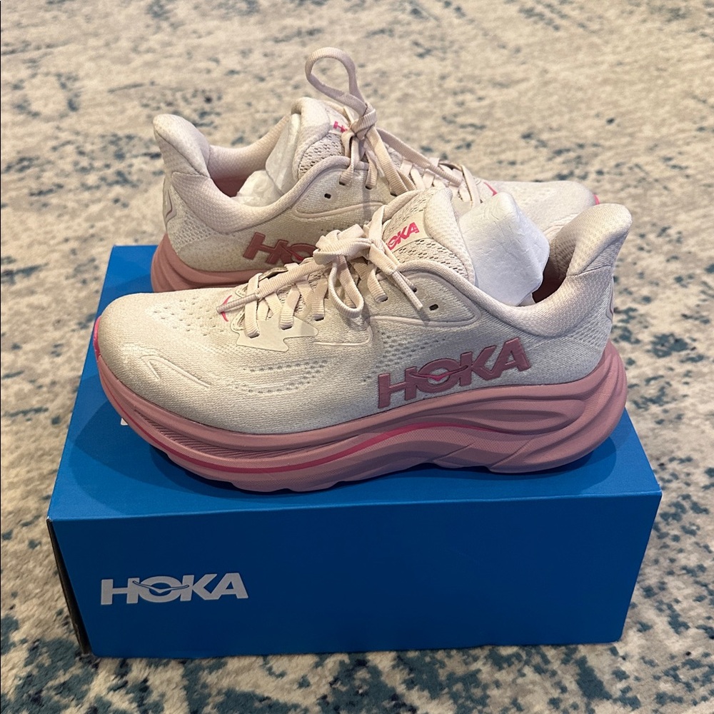 Hoka Clifton 10 Size 6.5 rose cream dried rose